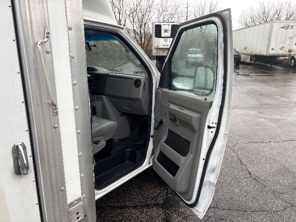 Light Duty Box Truck-Light and Medium Duty Trucks-Ford-2021-E350-Middlefield-OH-120,279\n\t\tmiles-$ 26,000 - Image 19