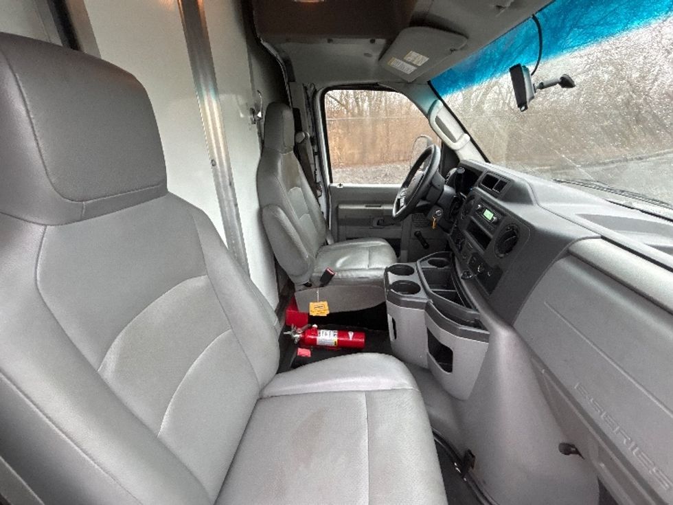 Light Duty Box Truck-Light and Medium Duty Trucks-Ford-2021-E350-Middlefield-OH-120,279\n\t\tmiles-$ 26,000 - Image 21