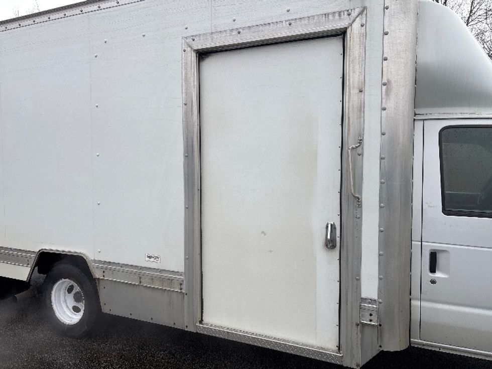 Light Duty Box Truck-Light and Medium Duty Trucks-Ford-2021-E350-Middlefield-OH-120,279\n\t\tmiles-$ 26,000 - Image 25