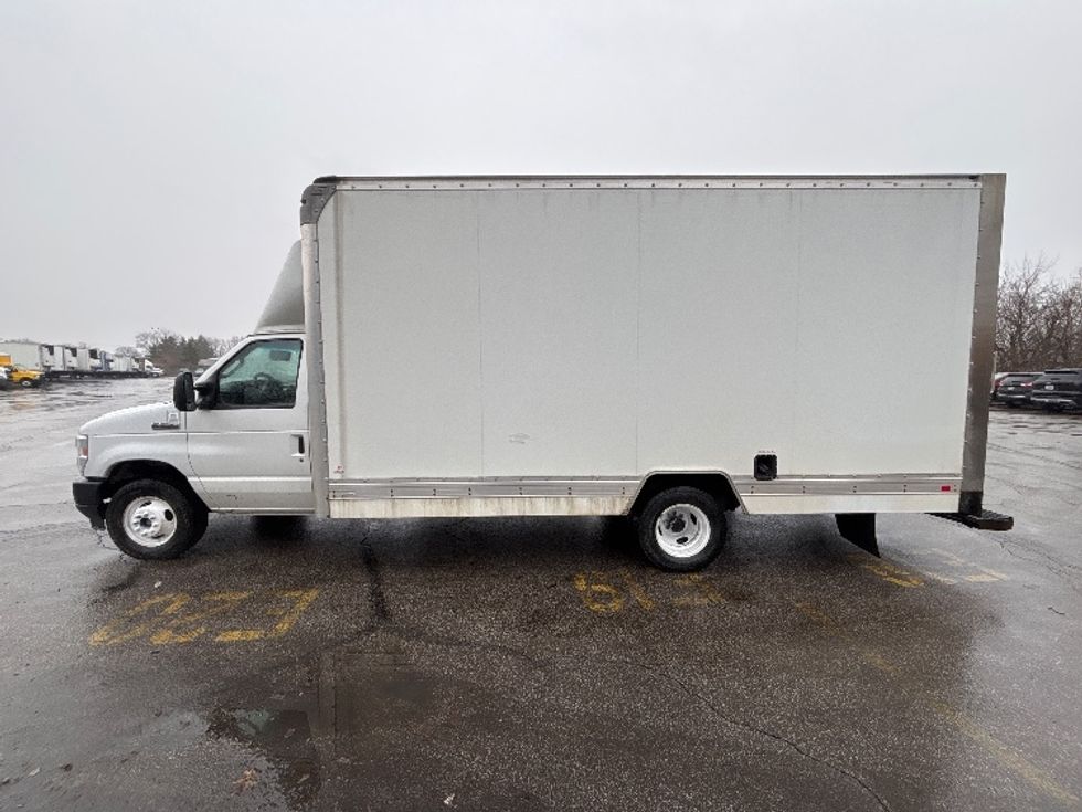 Light Duty Box Truck-Light and Medium Duty Trucks-Ford-2021-E350-Middlefield-OH-120,279\n\t\tmiles-$ 26,000 - Image 4
