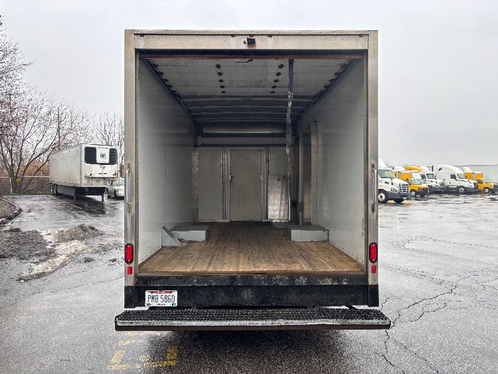 Light Duty Box Truck-Light and Medium Duty Trucks-Ford-2021-E350-Middlefield-OH-120,279\n\t\tmiles-$ 26,000 - Image 8
