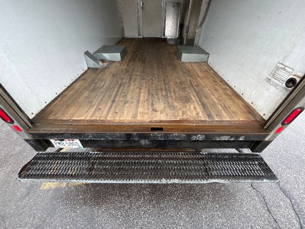 Light Duty Box Truck-Light and Medium Duty Trucks-Ford-2021-E350-Middlefield-OH-120,279\n\t\tmiles-$ 26,000 - Image 9