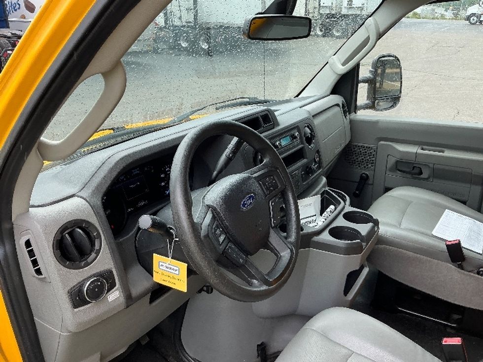 Light Duty Box Truck-Light and Medium Duty Trucks-Ford-2021-E350-Monroe-OH-94,836\n\t\tmiles-$ 24,500 - Image 16