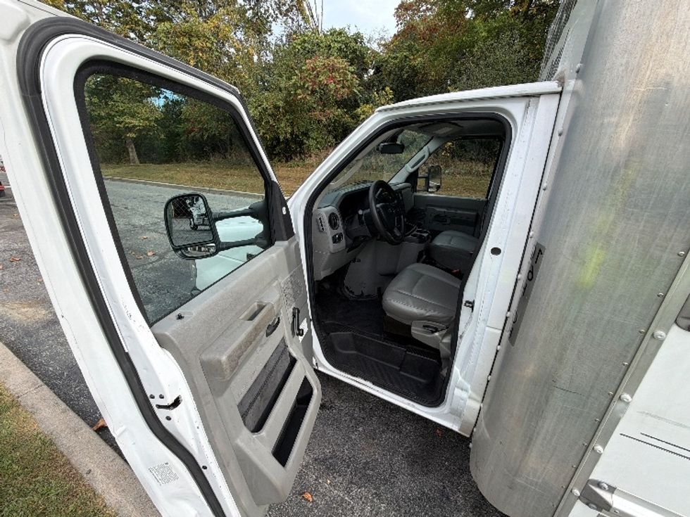 Light Duty Box Truck-Light and Medium Duty Trucks-Ford-2021-E350-Montgomery-NY-101,887\n\t\tmiles-$ 26,750 - Image 15