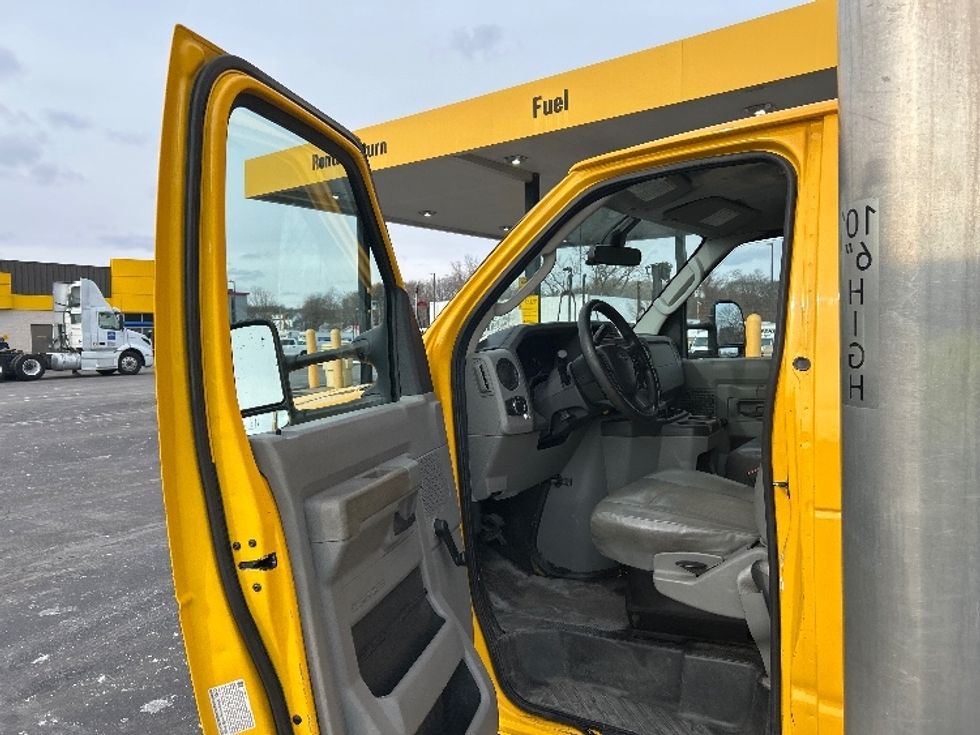 Light Duty Box Truck-Light and Medium Duty Trucks-Ford-2021-E350-Montgomery-NY-84,645\n\t\tmiles-$ 26,250 - Image 14