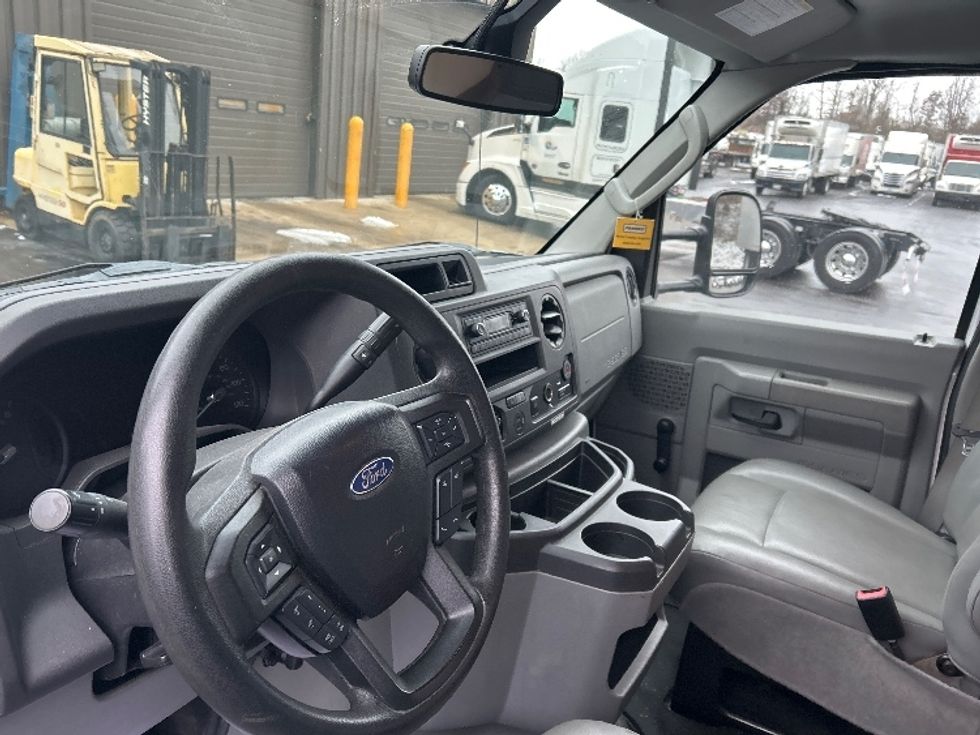 Light Duty Box Truck-Light and Medium Duty Trucks-Ford-2021-E350-Mount Pleasant-PA-101,099\n\t\tmiles-$ 28,500 - Image 17
