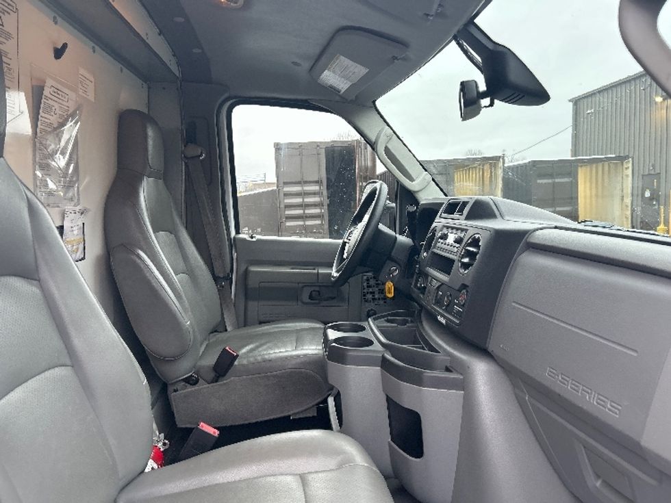 Light Duty Box Truck-Light and Medium Duty Trucks-Ford-2021-E350-Mount Pleasant-PA-101,099\n\t\tmiles-$ 28,500 - Image 22