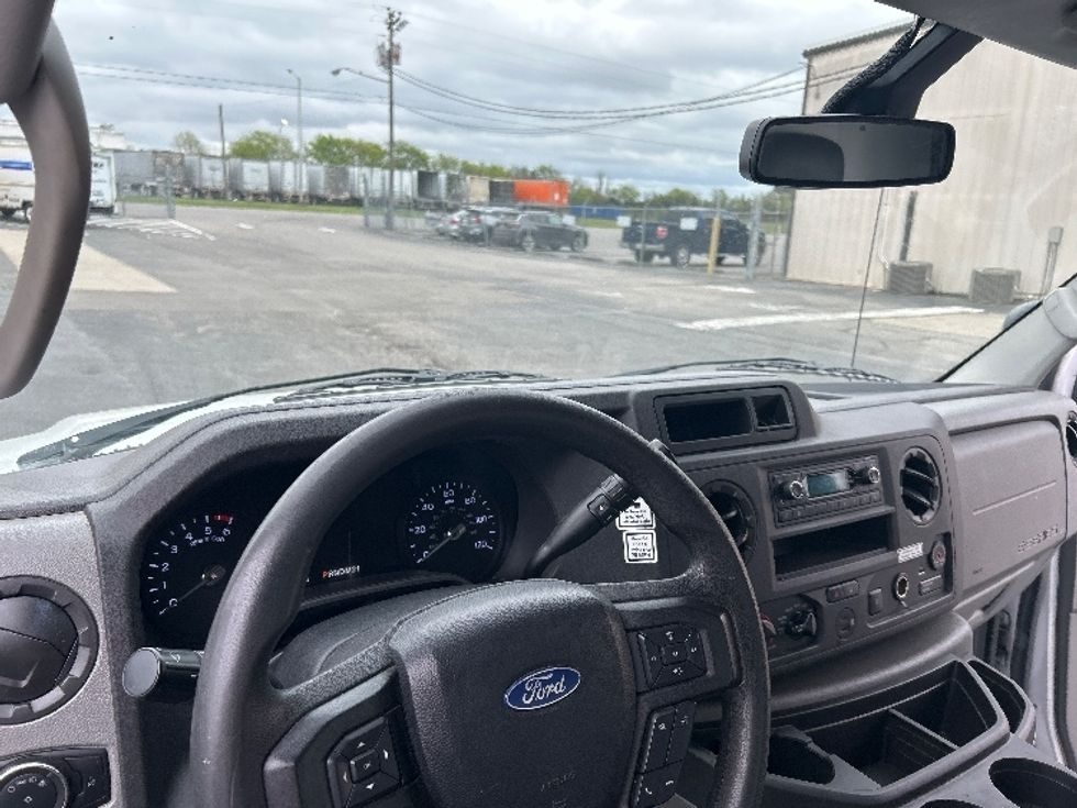 Light Duty Box Truck-Light and Medium Duty Trucks-Ford-2021-E350-Murfreesboro-TN-101,198\n\t\tmiles-$ 29,000 - Image 16