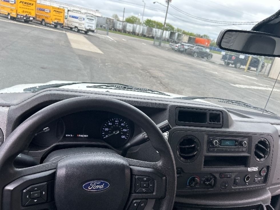 Light Duty Box Truck-Light and Medium Duty Trucks-Ford-2021-E350-Murfreesboro-TN-101,198\n\t\tmiles-$ 29,000 - Image 17