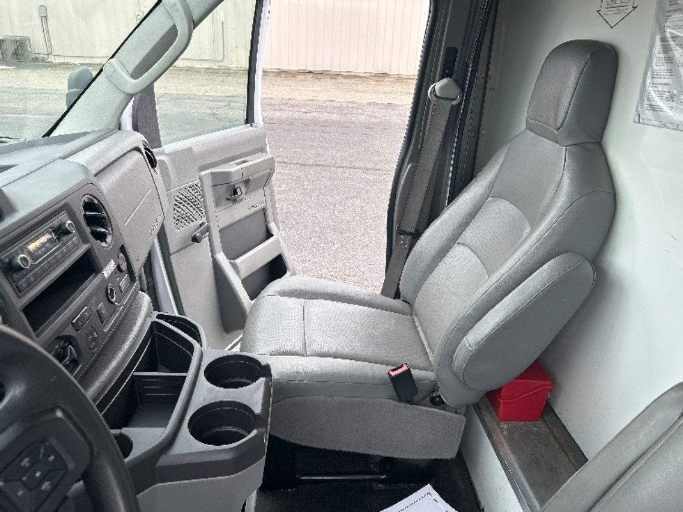 Light Duty Box Truck-Light and Medium Duty Trucks-Ford-2021-E350-Murfreesboro-TN-101,198\n\t\tmiles-$ 29,000 - Image 18