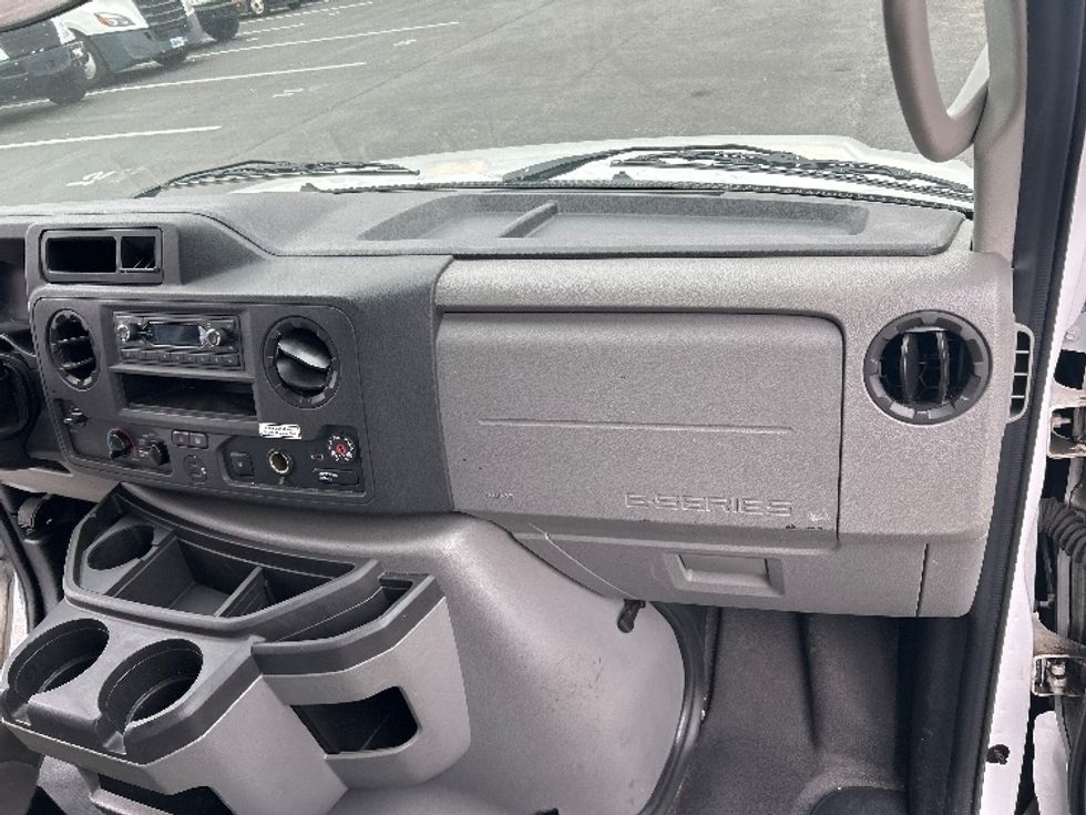 Light Duty Box Truck-Light and Medium Duty Trucks-Ford-2021-E350-Murfreesboro-TN-101,198\n\t\tmiles-$ 29,000 - Image 20