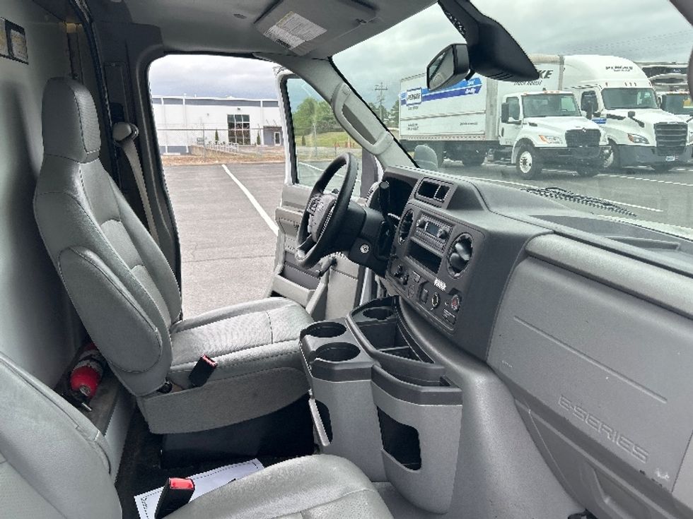 Light Duty Box Truck-Light and Medium Duty Trucks-Ford-2021-E350-Murfreesboro-TN-101,198\n\t\tmiles-$ 29,000 - Image 21