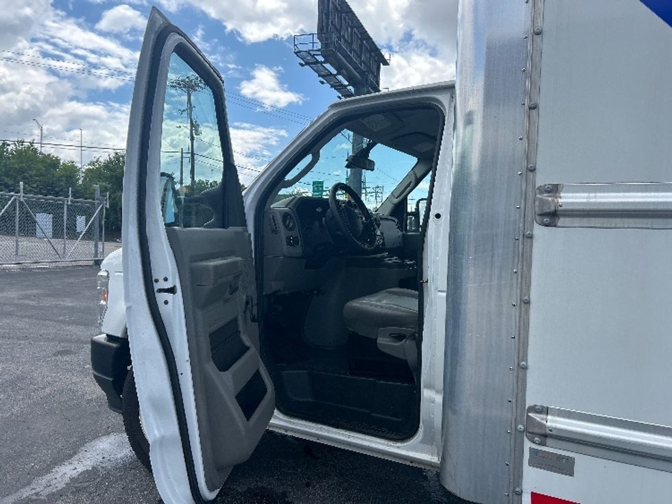 Light Duty Box Truck-Light and Medium Duty Trucks-Ford-2021-E350-Nashville-TN-109,957\n\t\tmiles-$ 28,500 - Image 13