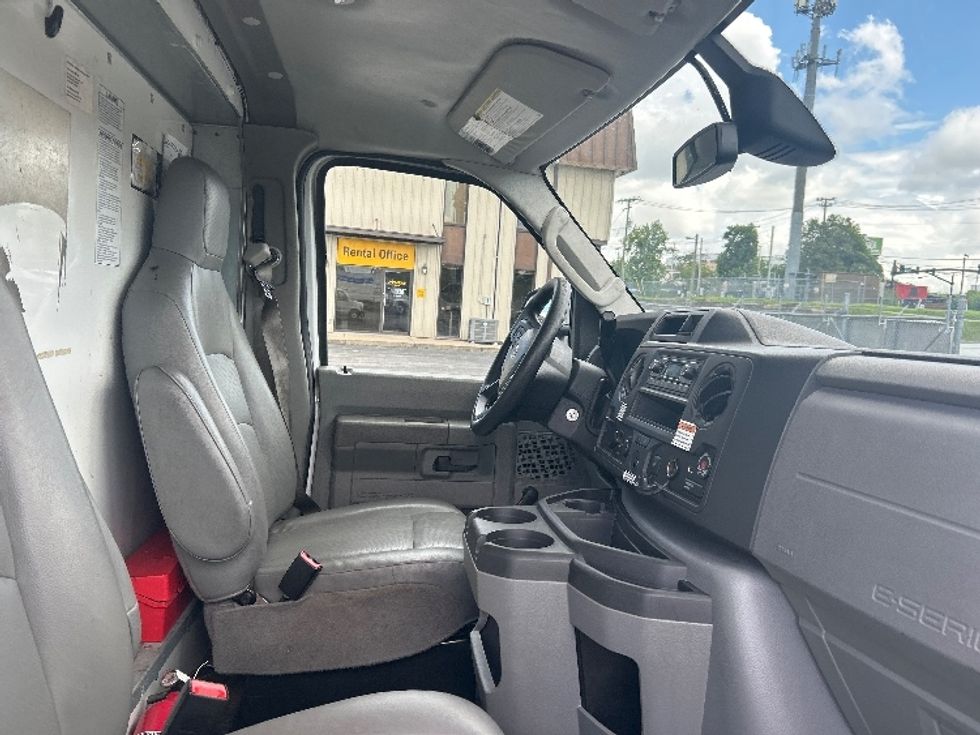 Light Duty Box Truck-Light and Medium Duty Trucks-Ford-2021-E350-Nashville-TN-109,957\n\t\tmiles-$ 28,500 - Image 19