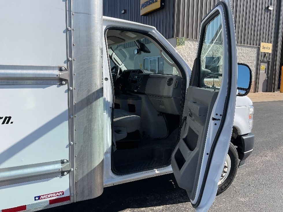 Light Duty Box Truck-Light and Medium Duty Trucks-Ford-2021-E350-Neenah-WI-94,210\n\t\tmiles-$ 28,000 - Image 18