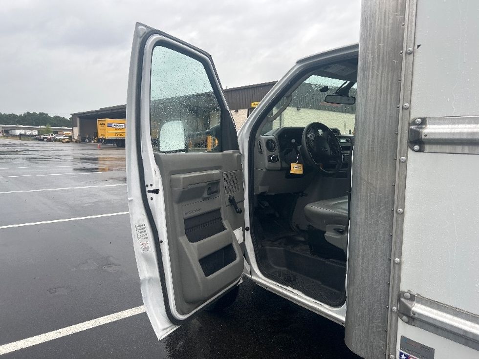 Light Duty Box Truck-Light and Medium Duty Trucks-Ford-2021-E350-Ocala-FL-90,709\n\t\tmiles-$ 31,000 - Image 17