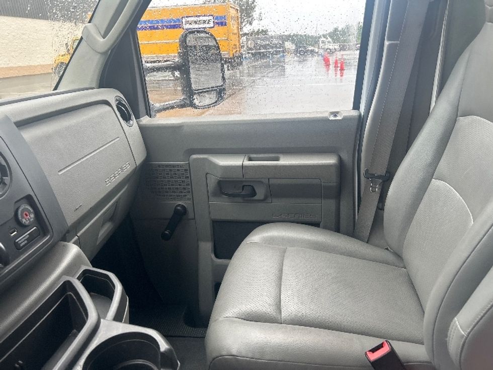 Light Duty Box Truck-Light and Medium Duty Trucks-Ford-2021-E350-Ocala-FL-90,709\n\t\tmiles-$ 31,000 - Image 19