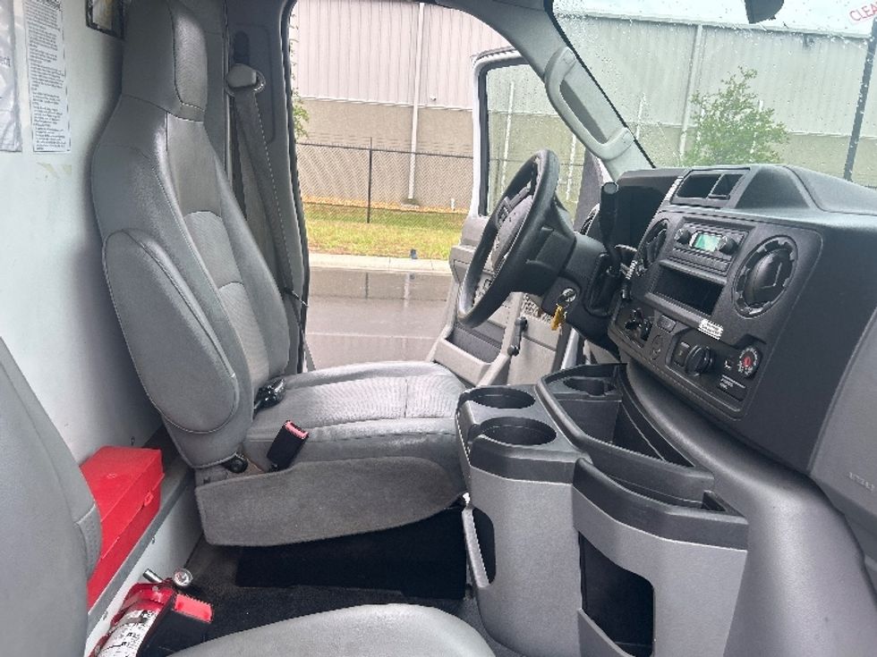 Light Duty Box Truck-Light and Medium Duty Trucks-Ford-2021-E350-Ocala-FL-90,709\n\t\tmiles-$ 31,000 - Image 22