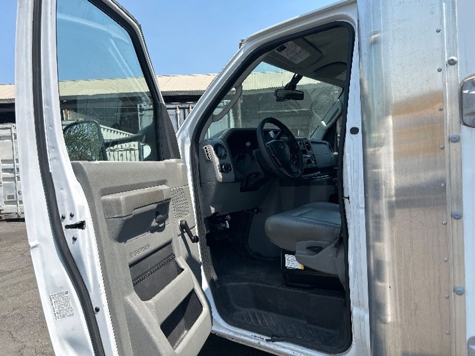 Light Duty Box Truck-Light and Medium Duty Trucks-Ford-2021-E350-Ontario-CA-100,184\n\t\tmiles-$ 29,500 - Image 16