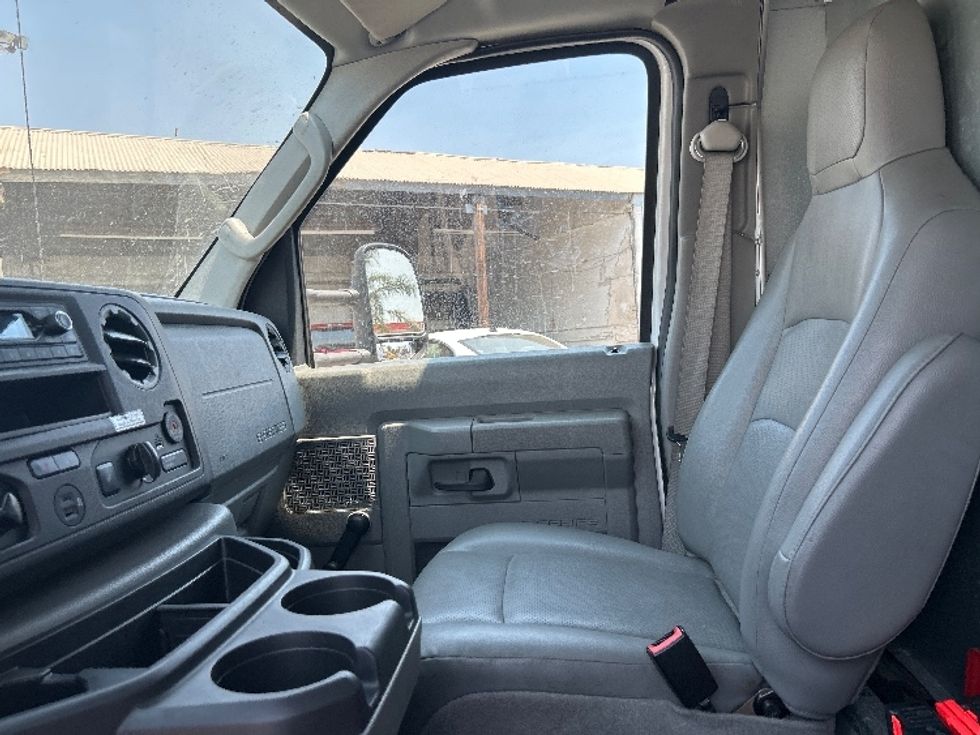 Light Duty Box Truck-Light and Medium Duty Trucks-Ford-2021-E350-Ontario-CA-100,184\n\t\tmiles-$ 29,500 - Image 19