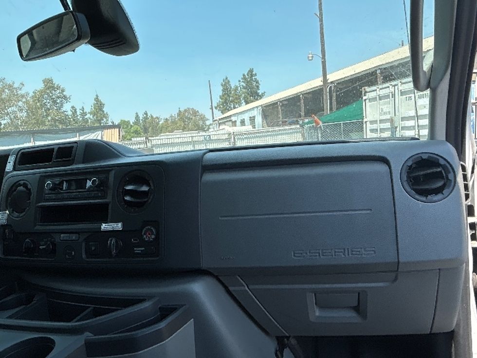 Light Duty Box Truck-Light and Medium Duty Trucks-Ford-2021-E350-Ontario-CA-100,184\n\t\tmiles-$ 29,500 - Image 21