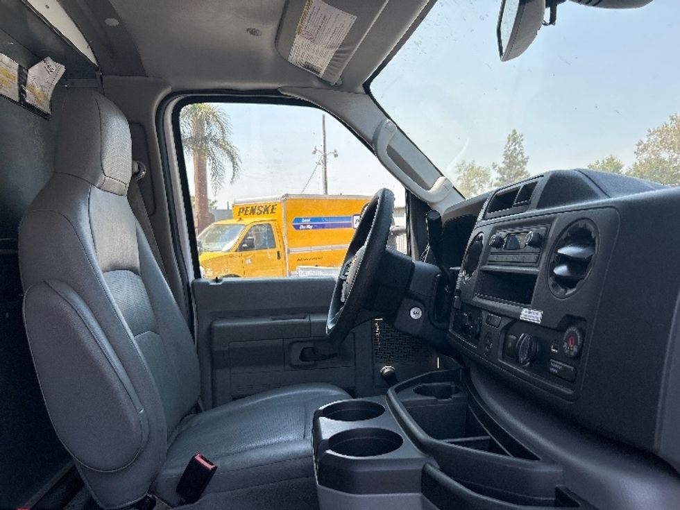 Light Duty Box Truck-Light and Medium Duty Trucks-Ford-2021-E350-Ontario-CA-100,184\n\t\tmiles-$ 29,500 - Image 22