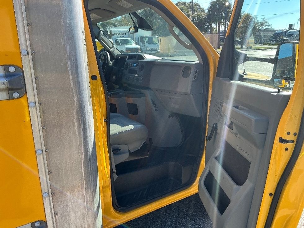 Light Duty Box Truck-Light and Medium Duty Trucks-Ford-2021-E350-Orlando-FL-100,322\n\t\tmiles-$ 27,250 - Image 19