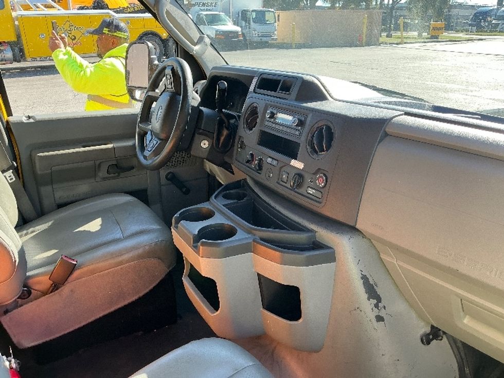 Light Duty Box Truck-Light and Medium Duty Trucks-Ford-2021-E350-Orlando-FL-100,322\n\t\tmiles-$ 27,250 - Image 22