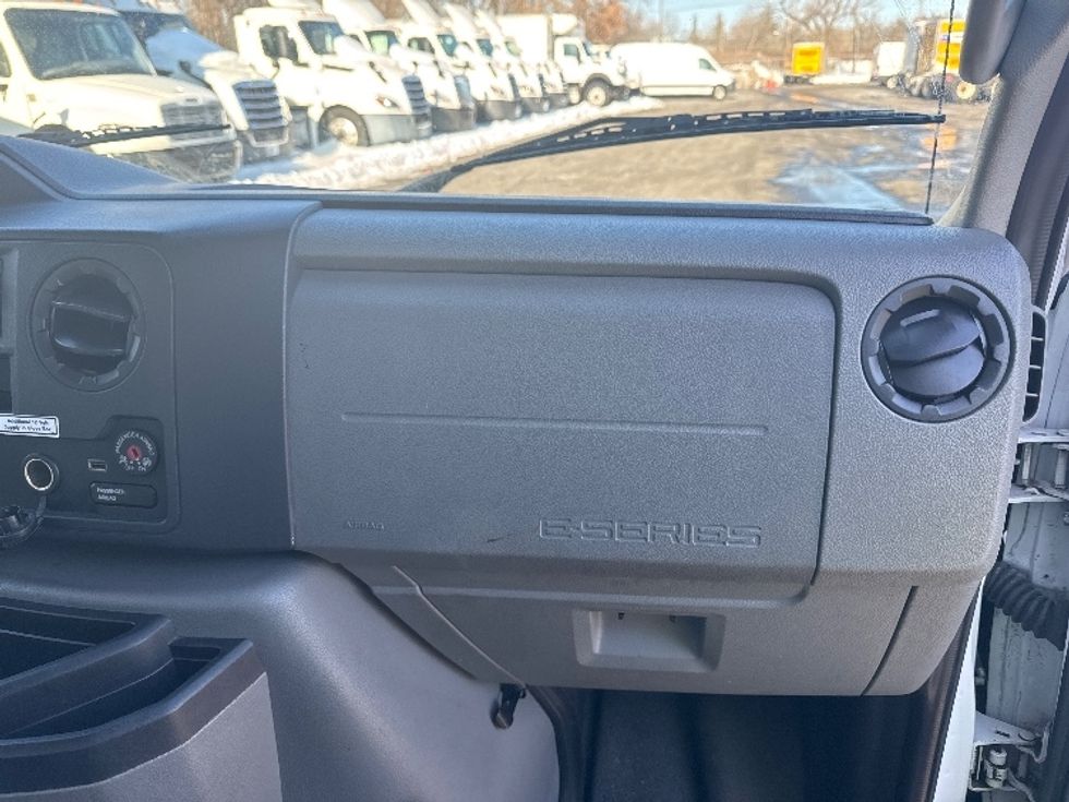 Light Duty Box Truck-Light and Medium Duty Trucks-Ford-2021-E350-Parsippany-NJ-95,013\n\t\tmiles-$ 28,250 - Image 16