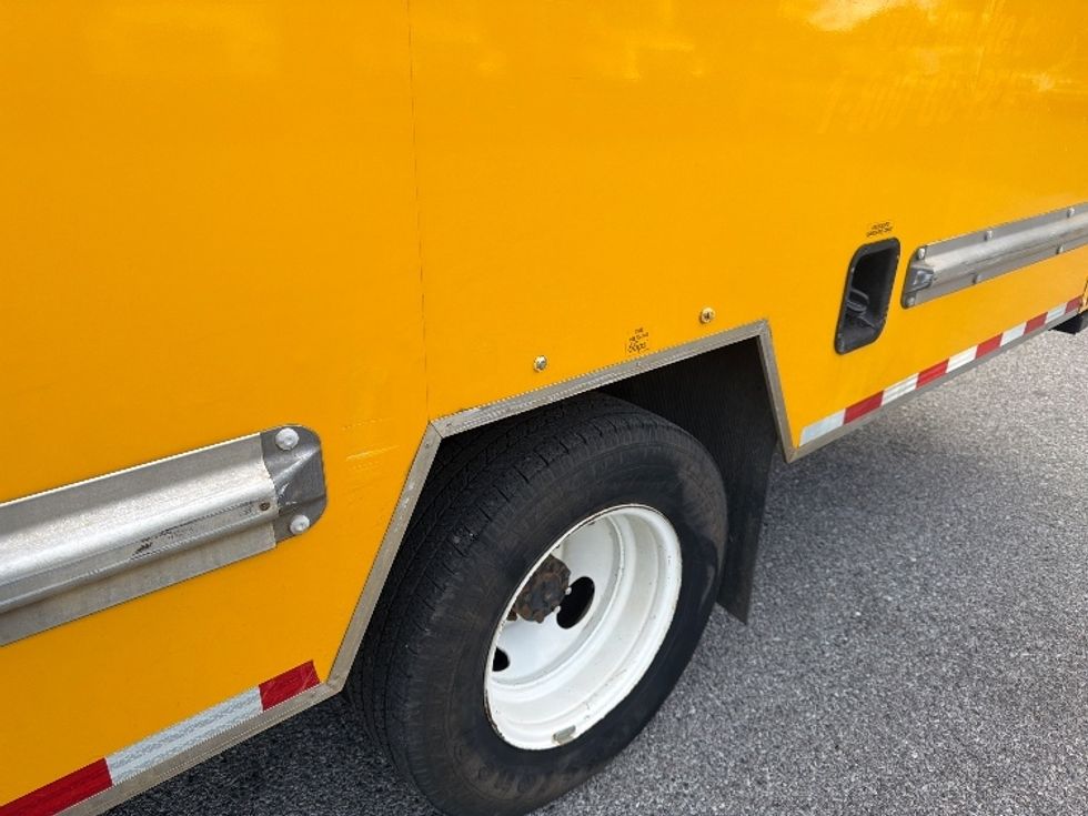 Light Duty Box Truck-Light and Medium Duty Trucks-Ford-2021-E350-Pensacola-FL-103,252\n\t\tmiles-$ 26,750 - Image 27