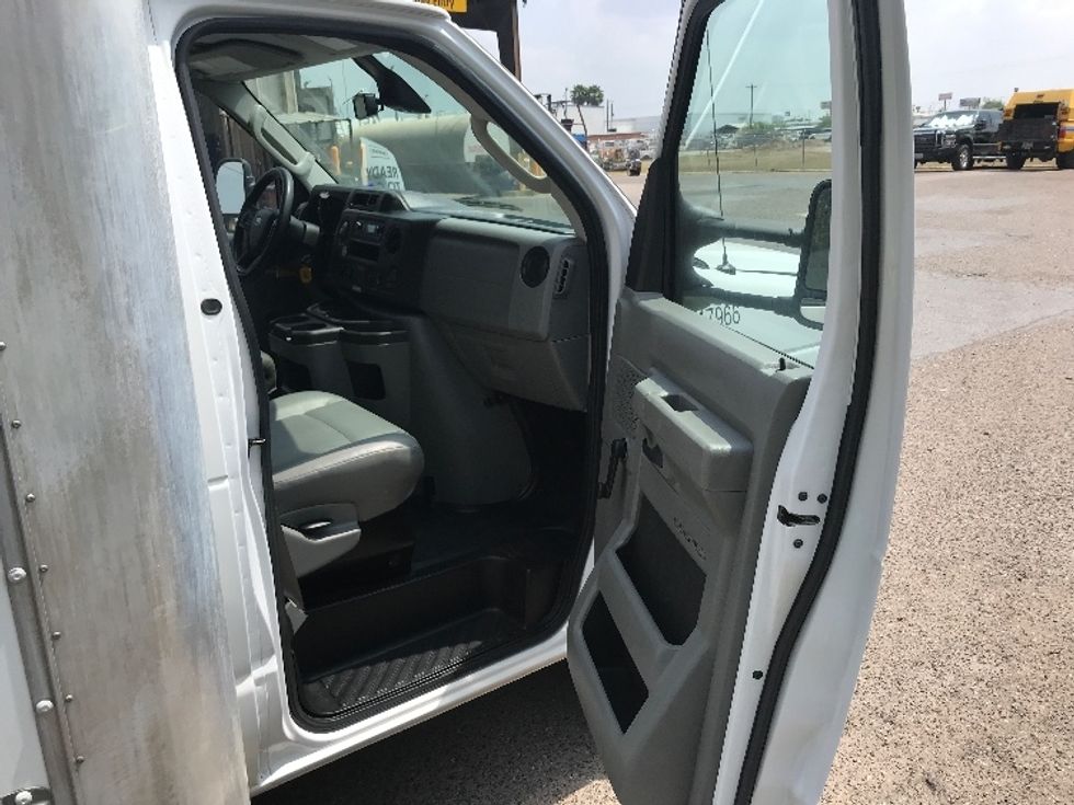 Light Duty Box Truck-Light and Medium Duty Trucks-Ford-2021-E350-Pharr-TX-84,836\n\t\tmiles-$ 31,000 - Image 19
