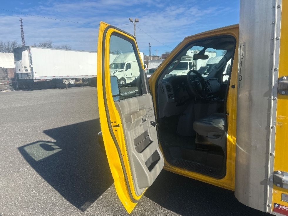 Light Duty Box Truck-Light and Medium Duty Trucks-Ford-2021-E350-Philadelphia-PA-63,534\n\t\tmiles-$ 29,250 - Image 16