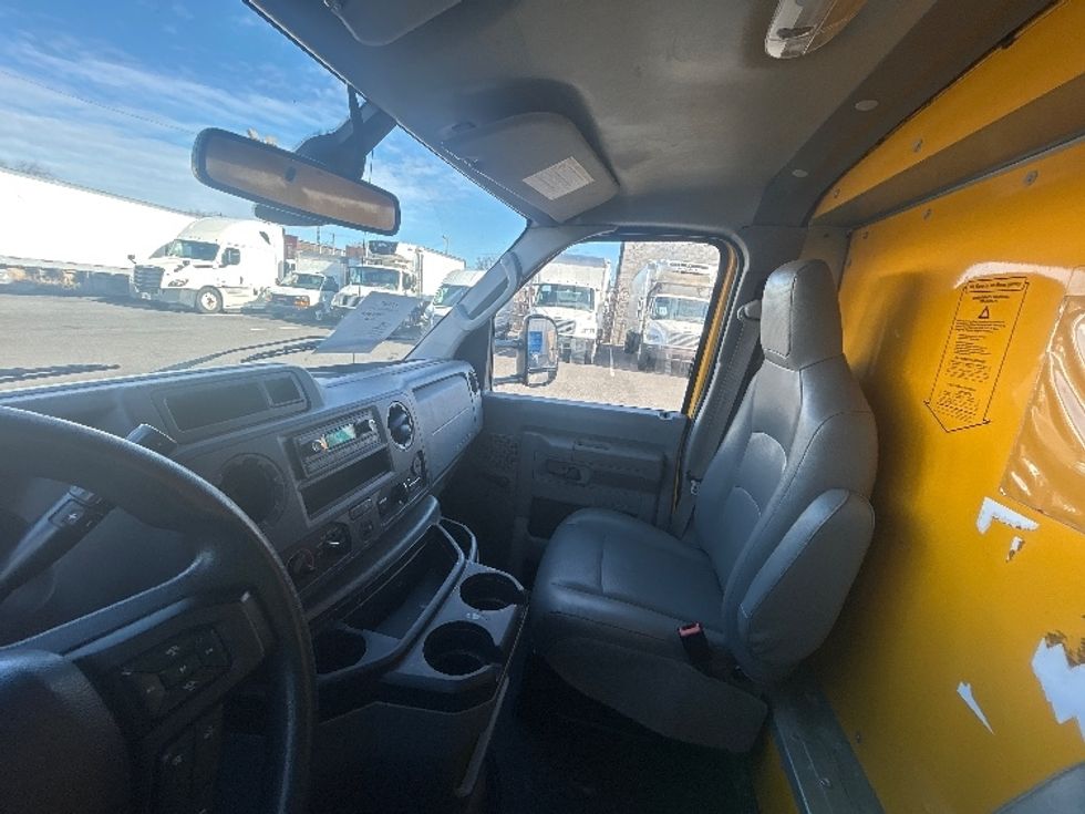 Light Duty Box Truck-Light and Medium Duty Trucks-Ford-2021-E350-Philadelphia-PA-63,534\n\t\tmiles-$ 29,250 - Image 19