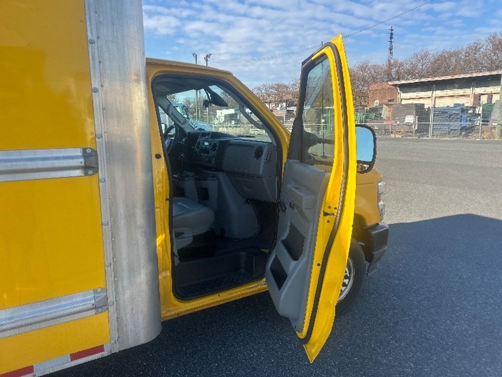 Light Duty Box Truck-Light and Medium Duty Trucks-Ford-2021-E350-Philadelphia-PA-63,534\n\t\tmiles-$ 29,250 - Image 20