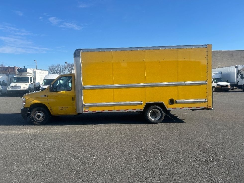 Light Duty Box Truck-Light and Medium Duty Trucks-Ford-2021-E350-Philadelphia-PA-63,534\n\t\tmiles-$ 29,250 - Image 4