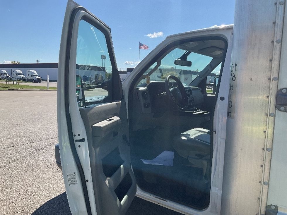 Light Duty Box Truck-Light and Medium Duty Trucks-Ford-2021-E350-Piqua-OH-105,818\n\t\tmiles-$ 27,000 - Image 15