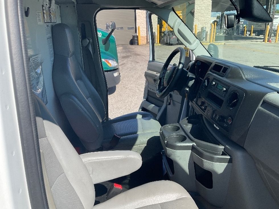 Light Duty Box Truck-Light and Medium Duty Trucks-Ford-2021-E350-Piqua-OH-105,818\n\t\tmiles-$ 27,000 - Image 21