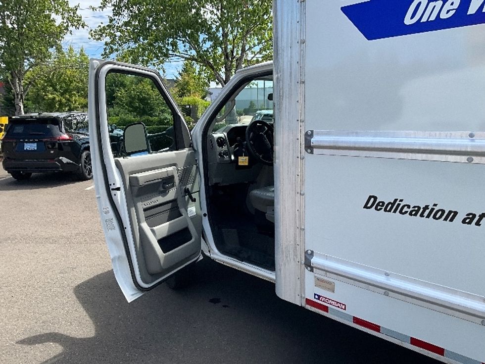 Light Duty Box Truck-Light and Medium Duty Trucks-Ford-2021-E350-Portland-OR-129,872\n\t\tmiles-$ 22,250 - Image 16
