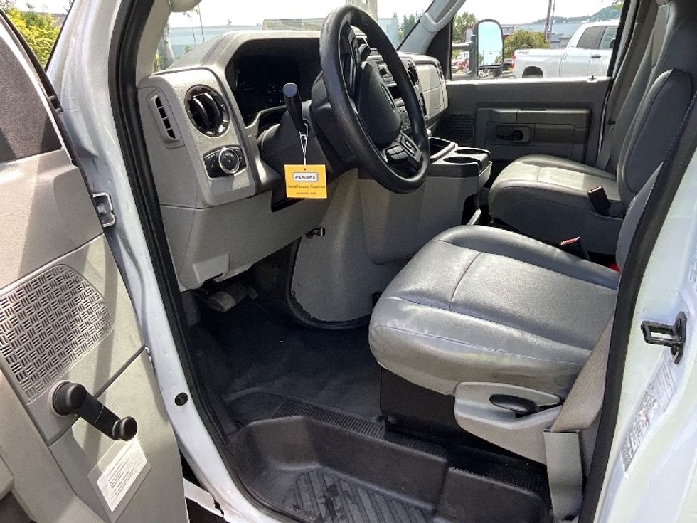 Light Duty Box Truck-Light and Medium Duty Trucks-Ford-2021-E350-Portland-OR-129,872\n\t\tmiles-$ 22,250 - Image 17