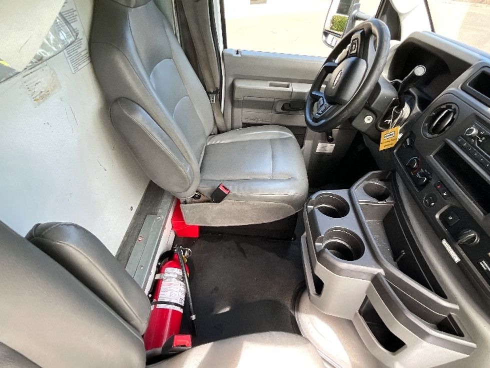 Light Duty Box Truck-Light and Medium Duty Trucks-Ford-2021-E350-Portland-OR-129,872\n\t\tmiles-$ 22,250 - Image 22