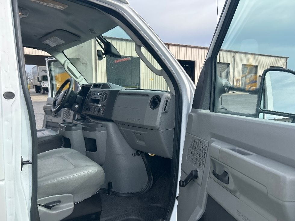 Light Duty Box Truck-Light and Medium Duty Trucks-Ford-2021-E350-Richmond-VA-106,679\n\t\tmiles-$ 29,500 - Image 20