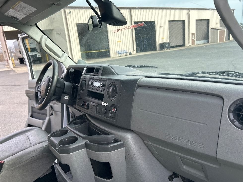 Light Duty Box Truck-Light and Medium Duty Trucks-Ford-2021-E350-Richmond-VA-106,679\n\t\tmiles-$ 29,500 - Image 21