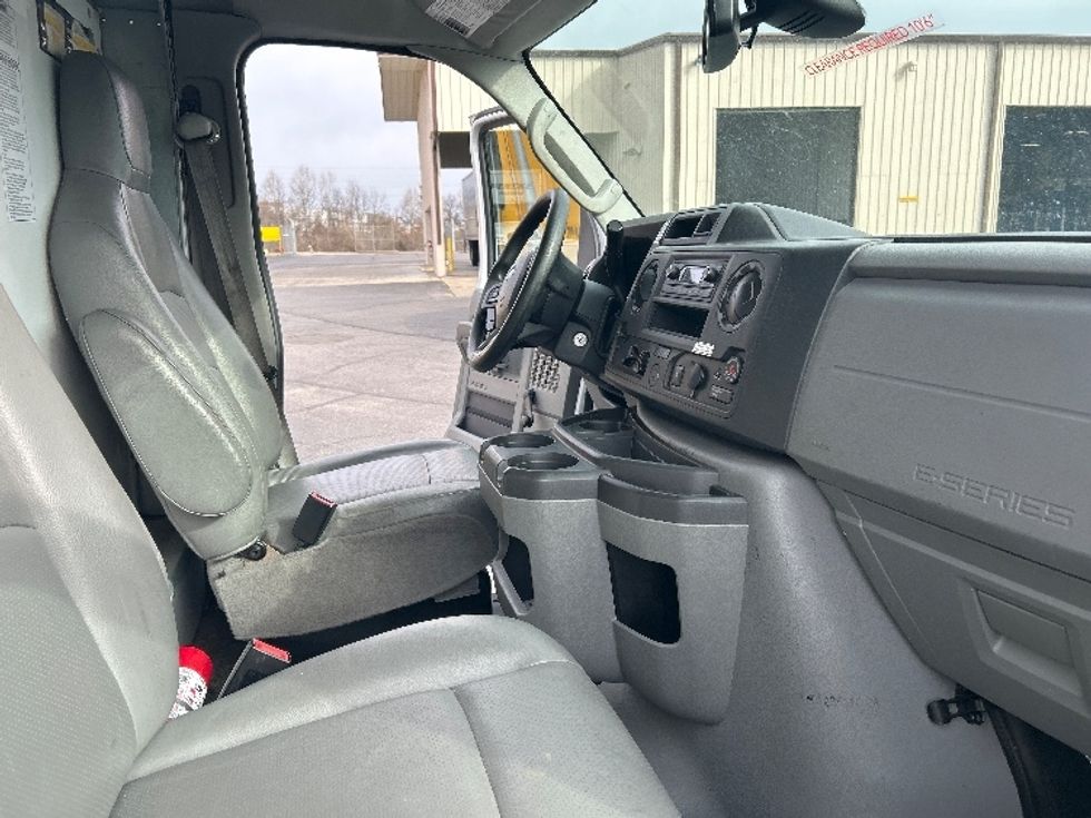Light Duty Box Truck-Light and Medium Duty Trucks-Ford-2021-E350-Richmond-VA-106,679\n\t\tmiles-$ 29,500 - Image 22