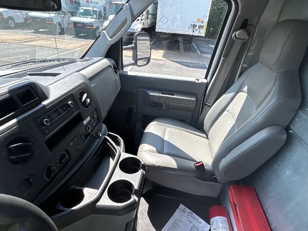 Light Duty Box Truck-Light and Medium Duty Trucks-Ford-2021-E350-Richmond-VA-80,341\n\t\tmiles-$ 32,500 - Image 19