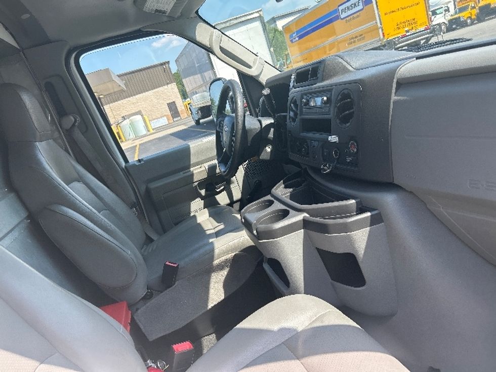 Light Duty Box Truck-Light and Medium Duty Trucks-Ford-2021-E350-Richmond-VA-80,341\n\t\tmiles-$ 32,500 - Image 22