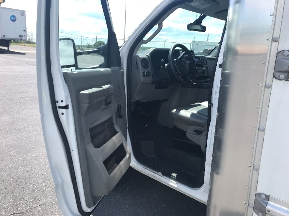 Light Duty Box Truck-Light and Medium Duty Trucks-Ford-2021-E350-Richmond-VA-87,012\n\t\tmiles-$ 31,250 - Image 16
