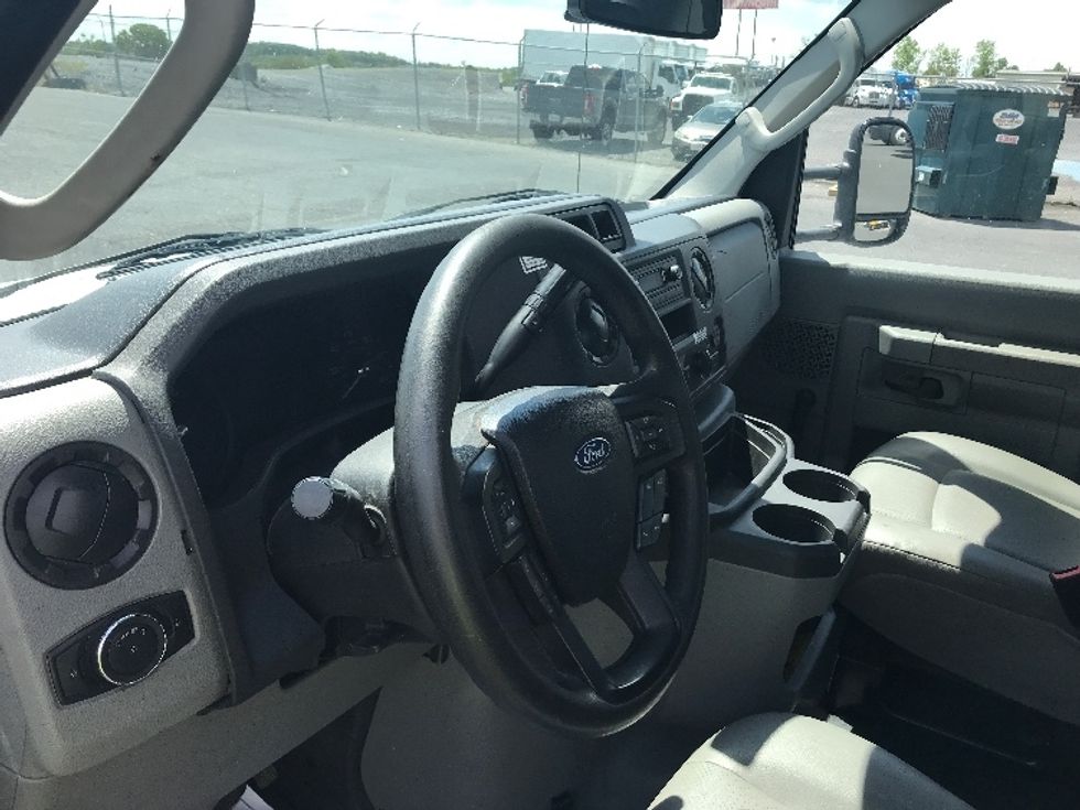 Light Duty Box Truck-Light and Medium Duty Trucks-Ford-2021-E350-Richmond-VA-87,012\n\t\tmiles-$ 31,250 - Image 17