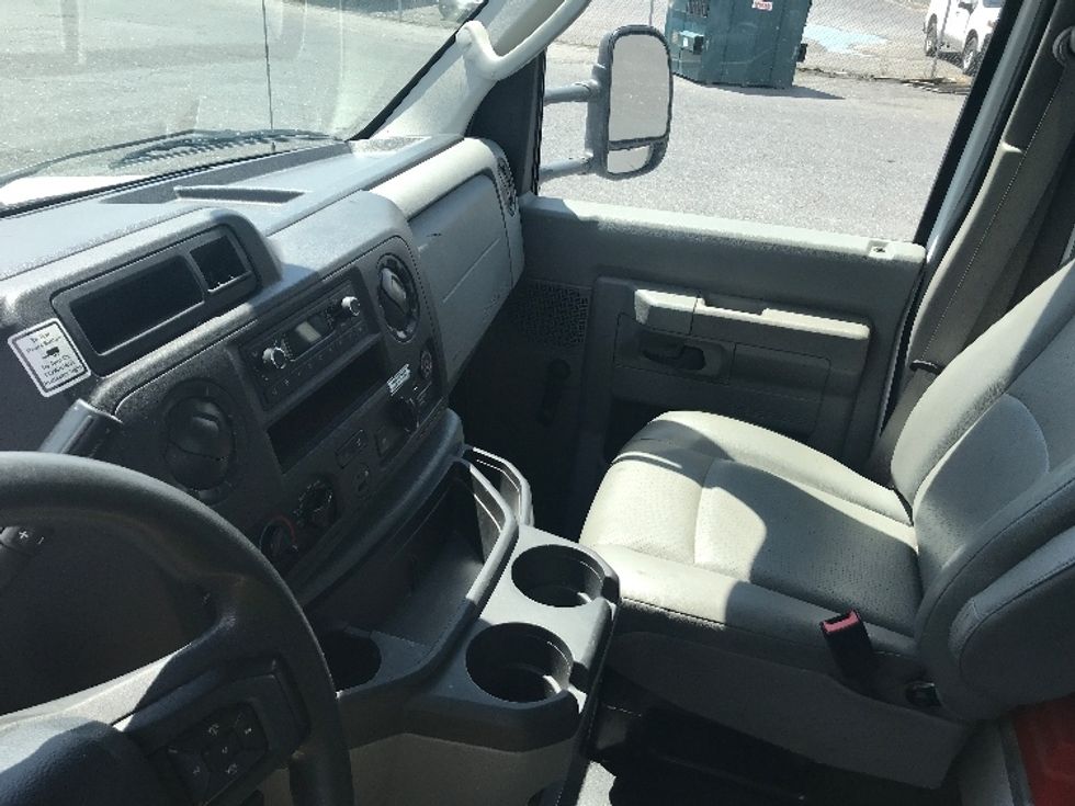 Light Duty Box Truck-Light and Medium Duty Trucks-Ford-2021-E350-Richmond-VA-87,012\n\t\tmiles-$ 31,250 - Image 19