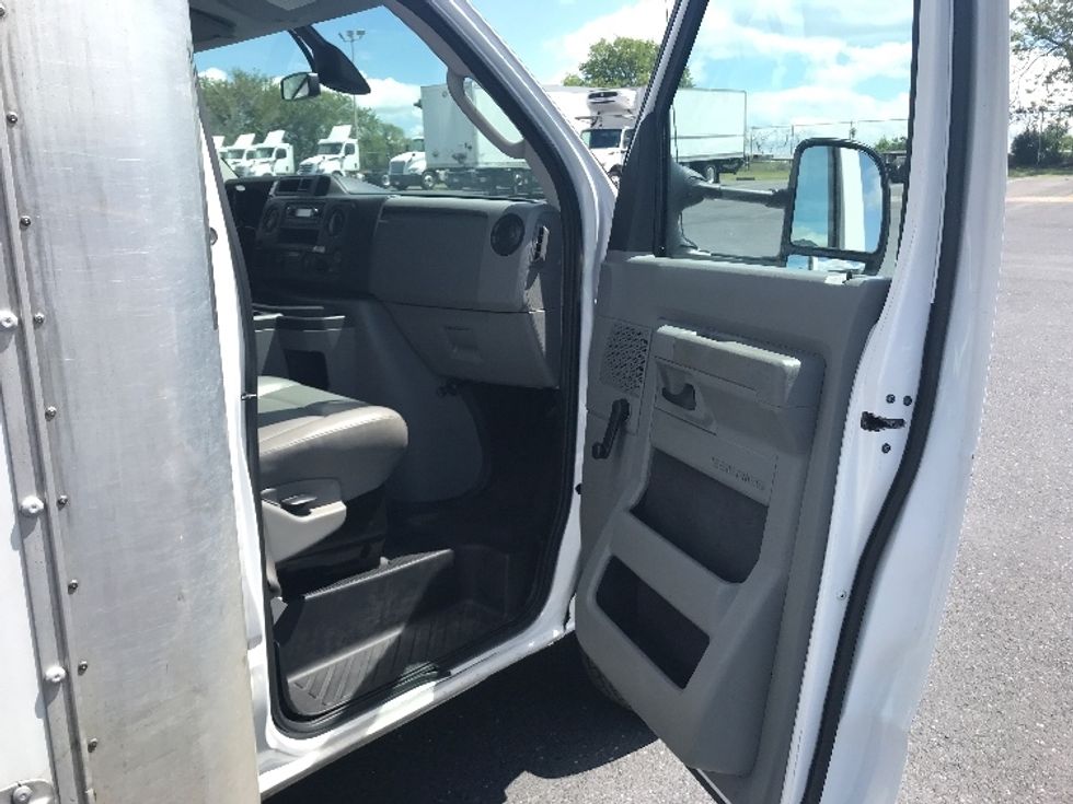 Light Duty Box Truck-Light and Medium Duty Trucks-Ford-2021-E350-Richmond-VA-87,012\n\t\tmiles-$ 31,250 - Image 20