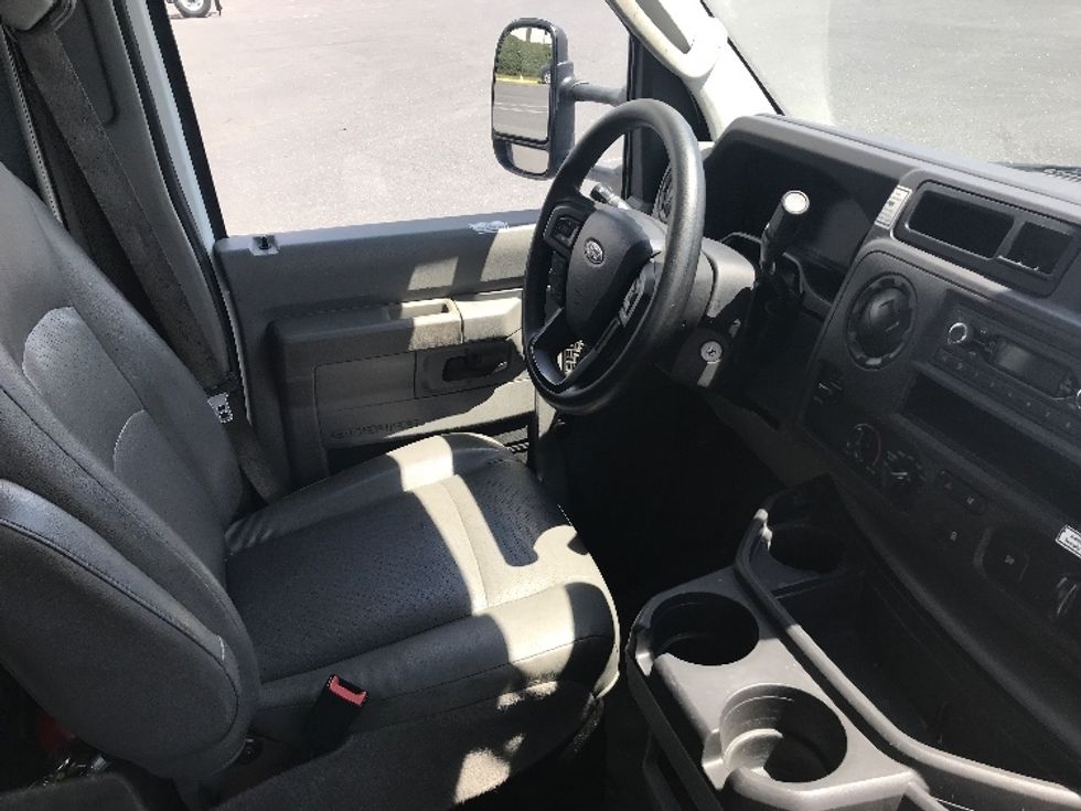 Light Duty Box Truck-Light and Medium Duty Trucks-Ford-2021-E350-Richmond-VA-87,012\n\t\tmiles-$ 31,250 - Image 22